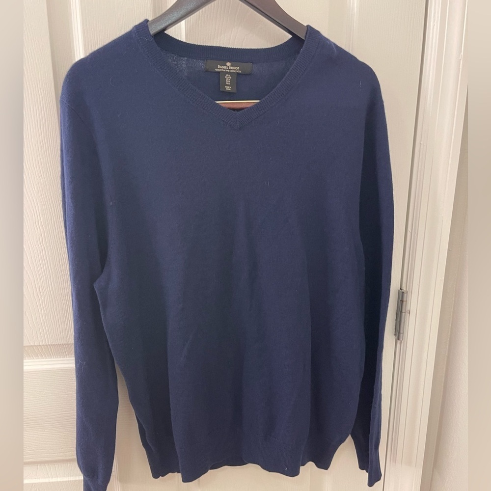 Elegant V-Neck merino Wool Navy Sweater for Men